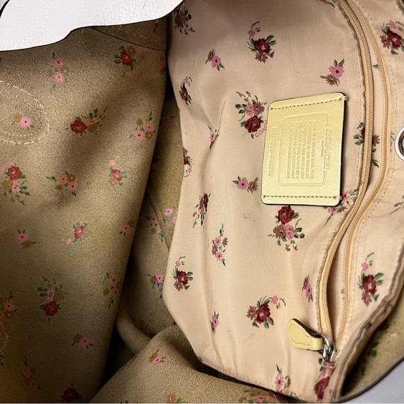 Coach White Structured Tote Bag with Spacious Interior - Picture 6 of 6